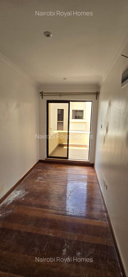 5 Bed Townhouse with En Suite at Lavington Green - 10