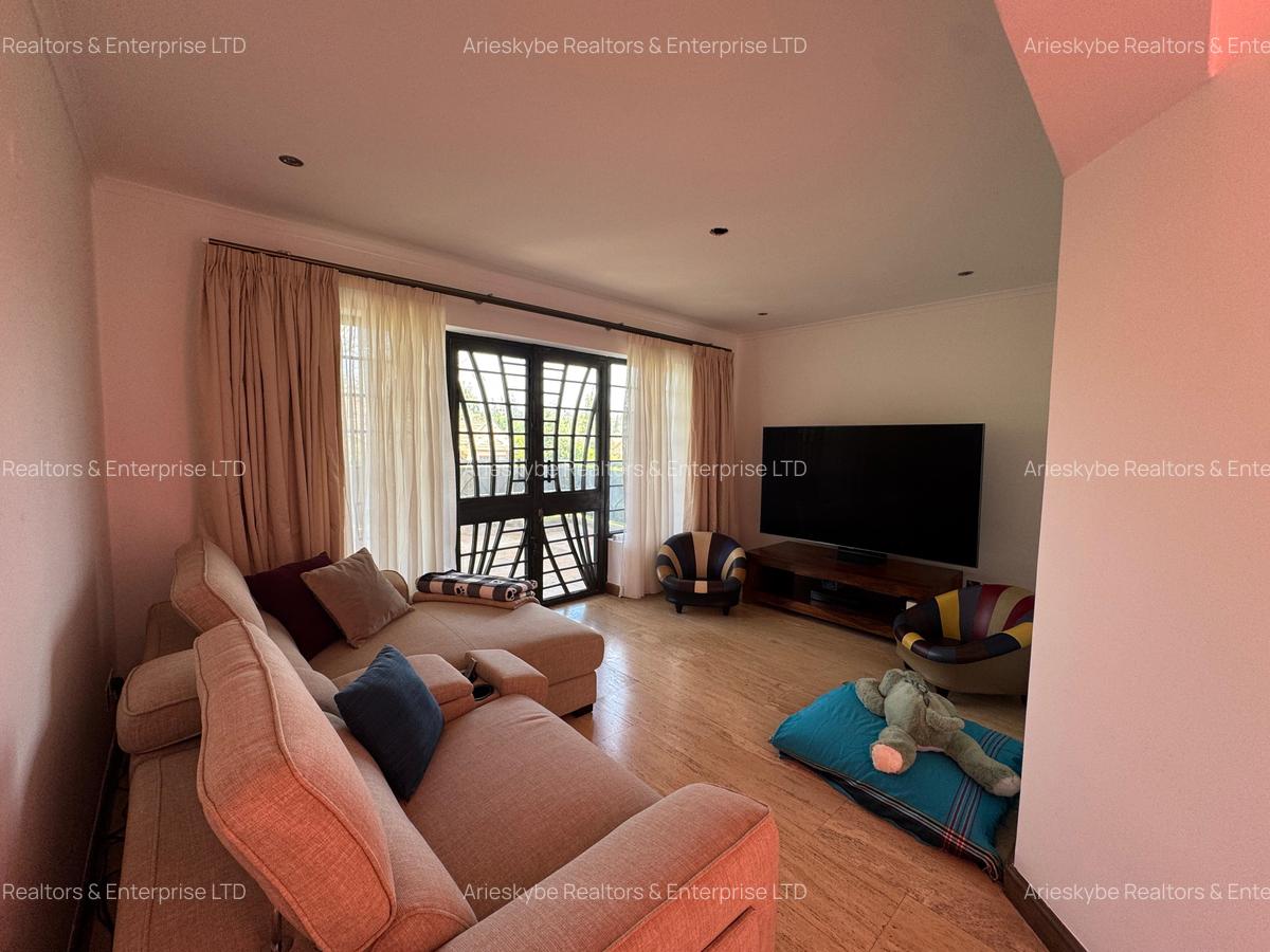 5 Bed Villa with En Suite in Runda - 13