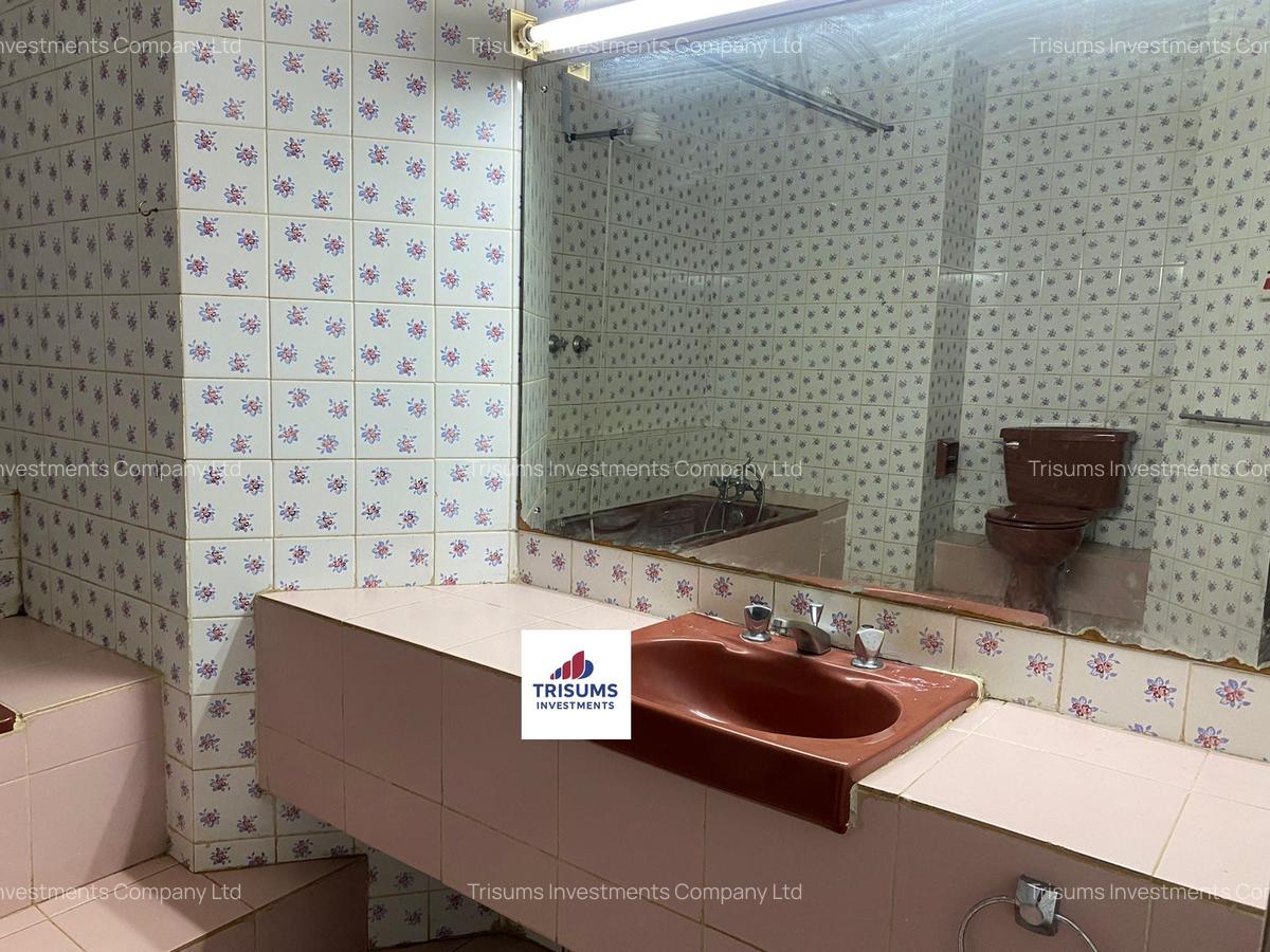 5 Bed Villa with En Suite at Prp7+494 - 7