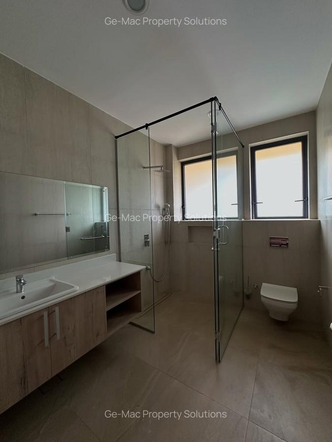 5 Bed House with En Suite in Lavington - 9