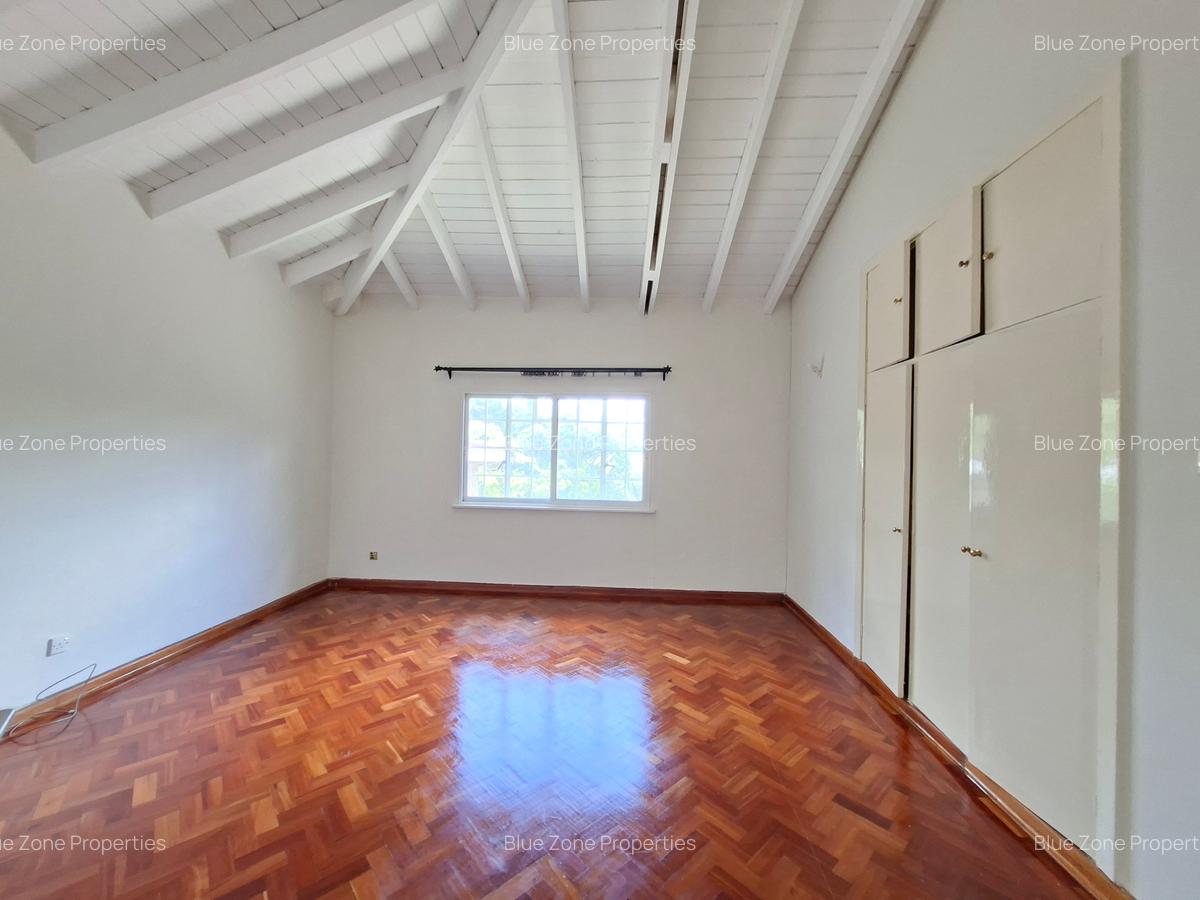 5 Bed House with En Suite at Off Ridgeways Rd - 14