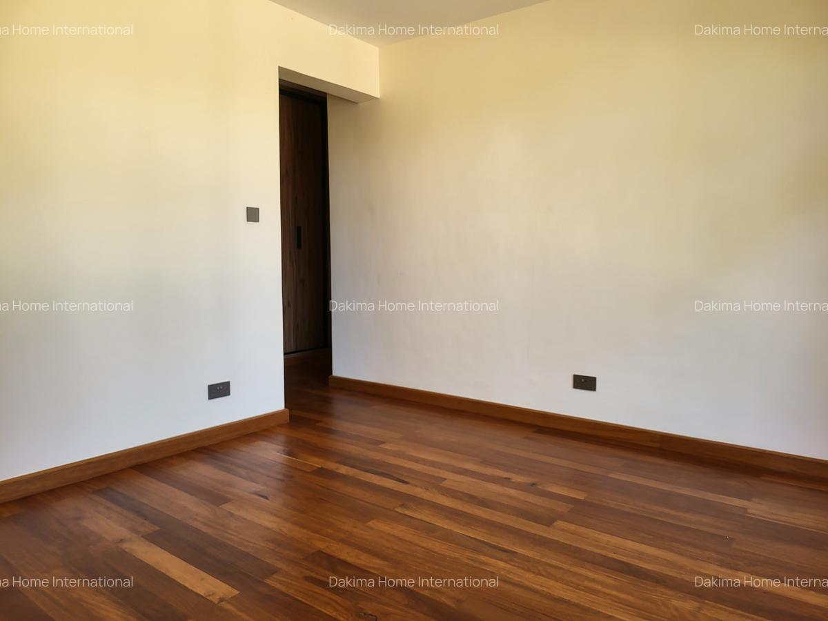 5 Bed House with En Suite in Runda - 10