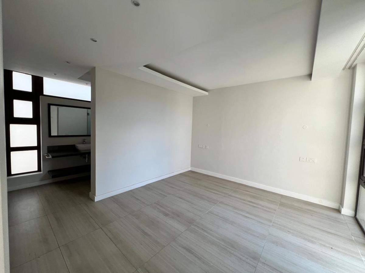 4 Bed Townhouse with En Suite in Lavington - 11