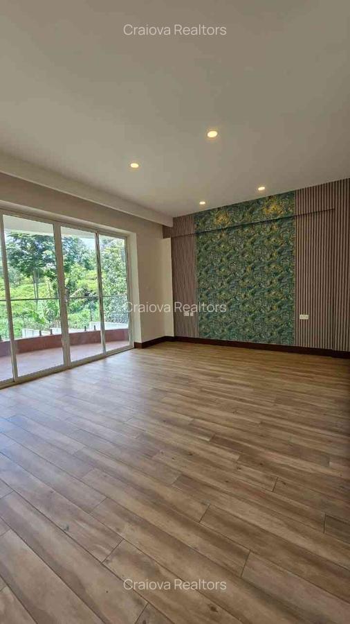 4 Bed Apartment with En Suite at City Drive - 18