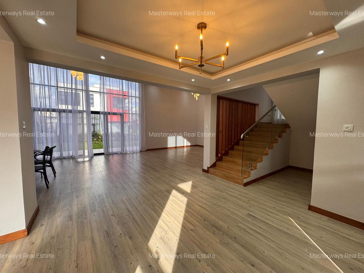 4 Bed Villa with En Suite in Membley - 9