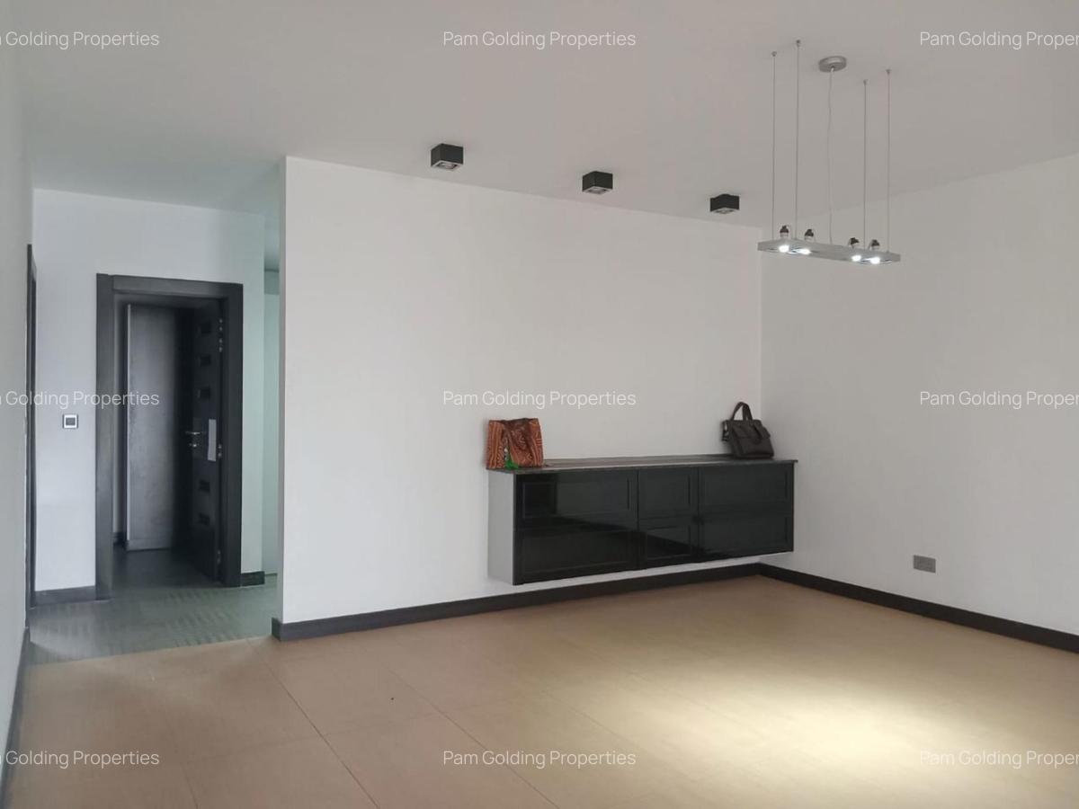 3 Bed Apartment with En Suite in Riverside - 7