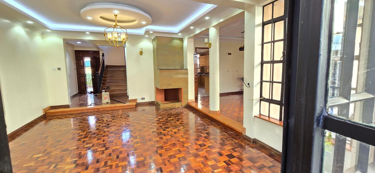 5 Bed Townhouse with En Suite at Lavington - 18