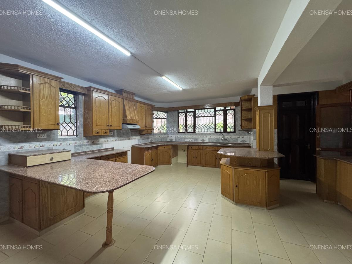 5 Bed House with En Suite in Runda - 13