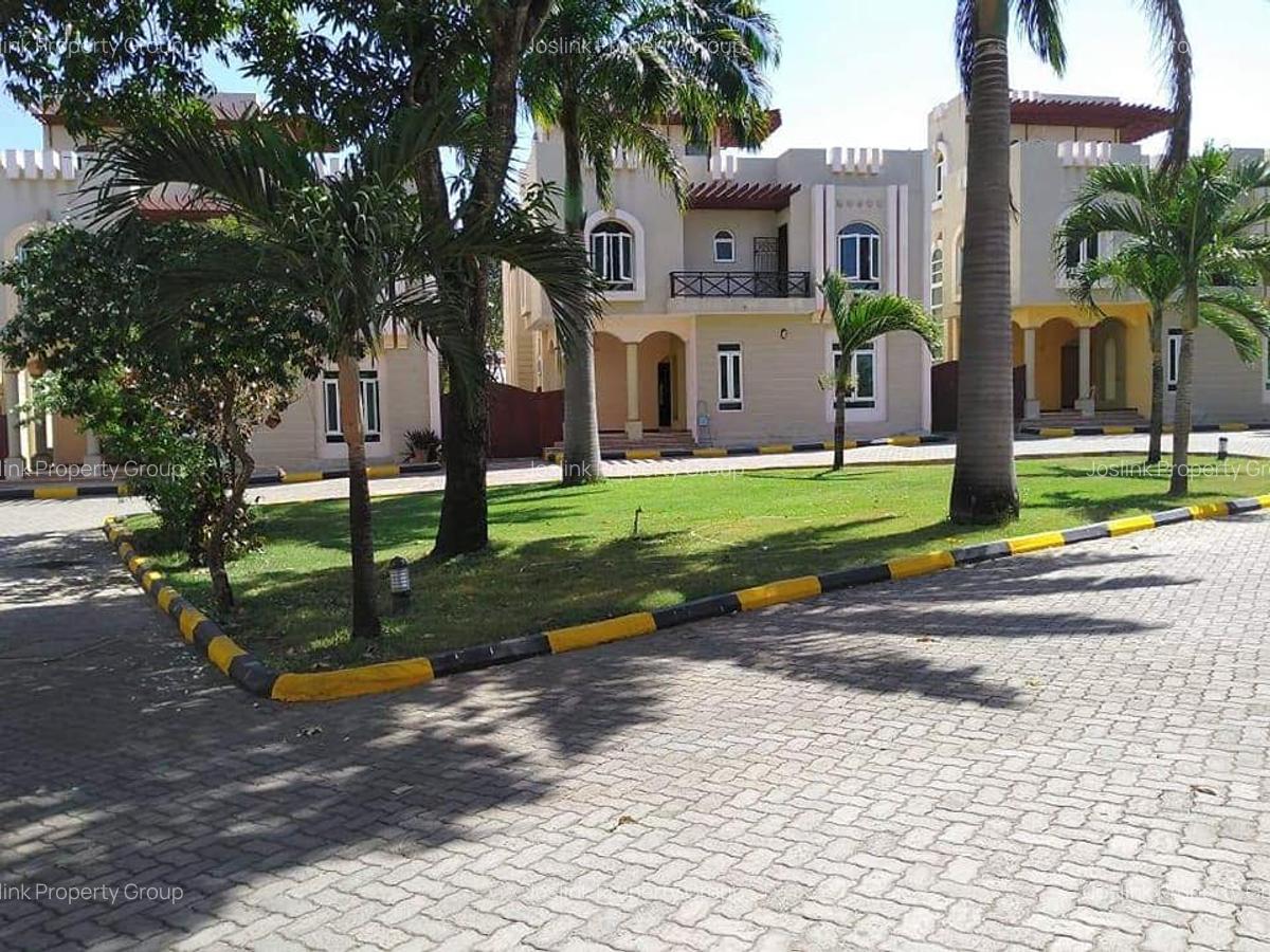 5 Bed Townhouse with Swimming Pool in Nyali Area - 5