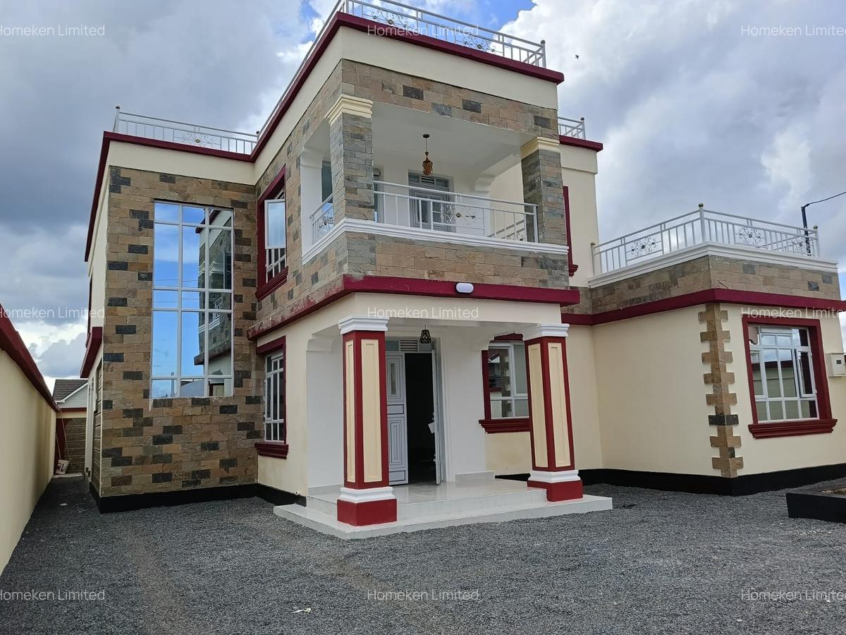 4 Bed House with En Suite at Luxurious 4 Bedrooms Maisonette - 3