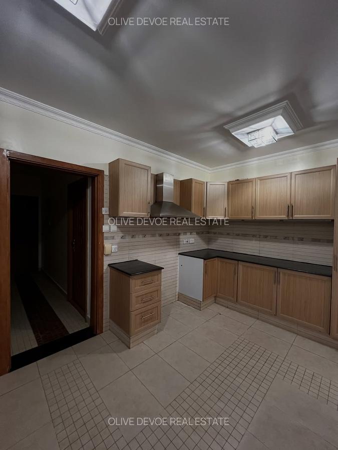 4 Bed Townhouse with En Suite in Lavington - 14