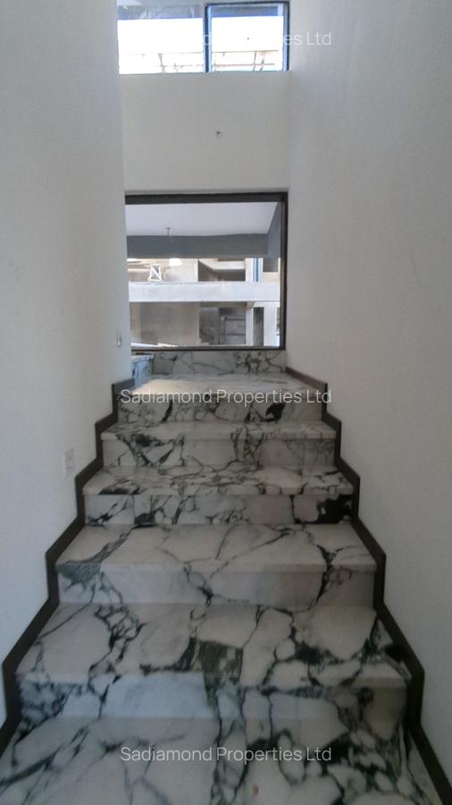 5 Bed Villa with En Suite in Lavington - 16