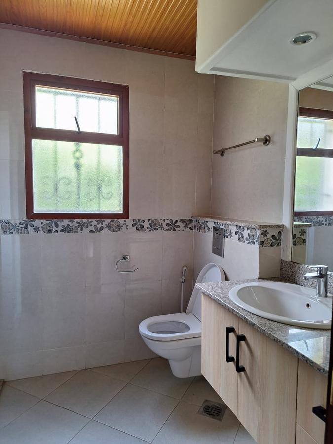 5 Bed Townhouse with En Suite in Spring Valley - 18