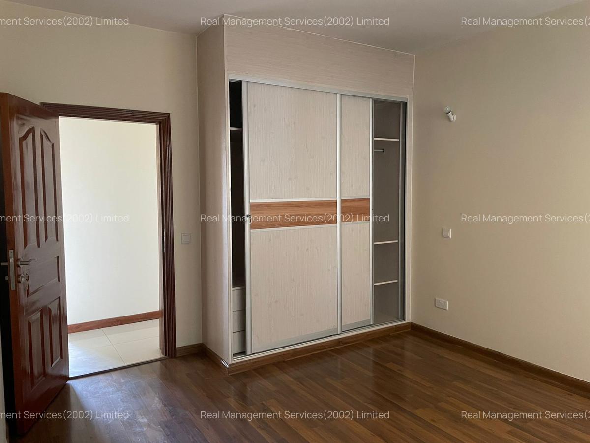 4 Bed Apartment with En Suite at Githuri Road - 5
