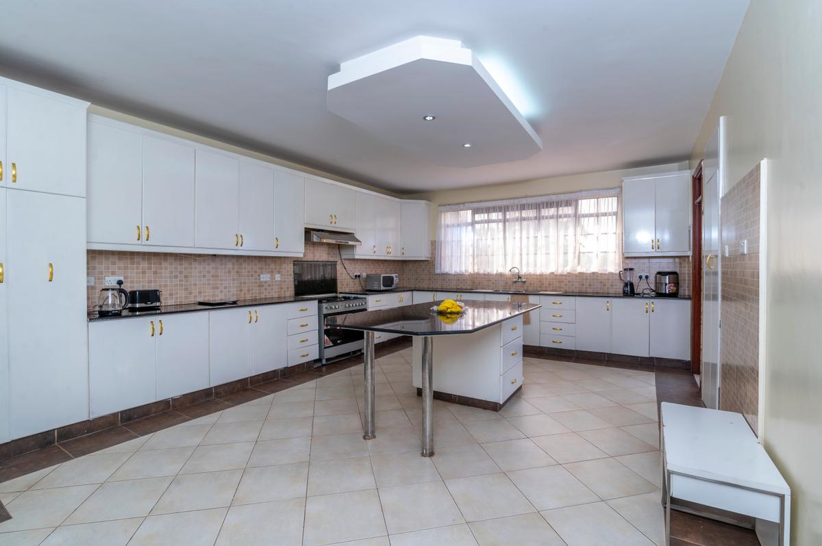 3 Bed Apartment with Swimming Pool at Brookside Gardens - 5