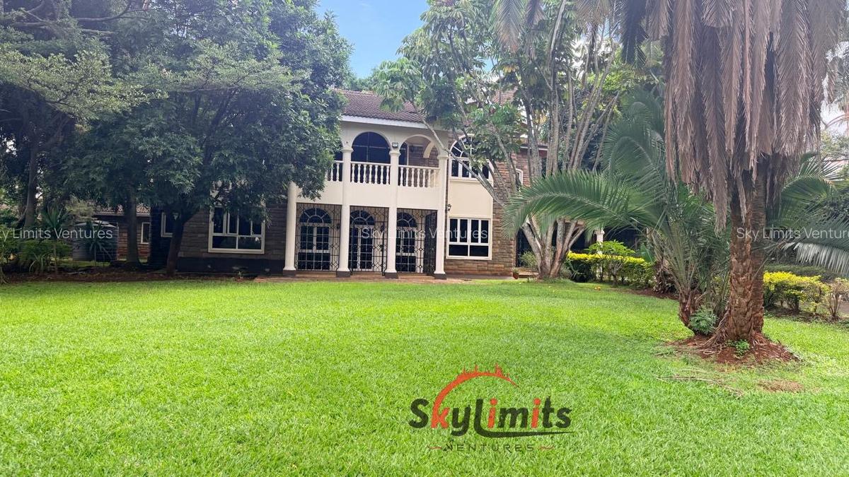 4 Bed House with En Suite in Hill View - 1