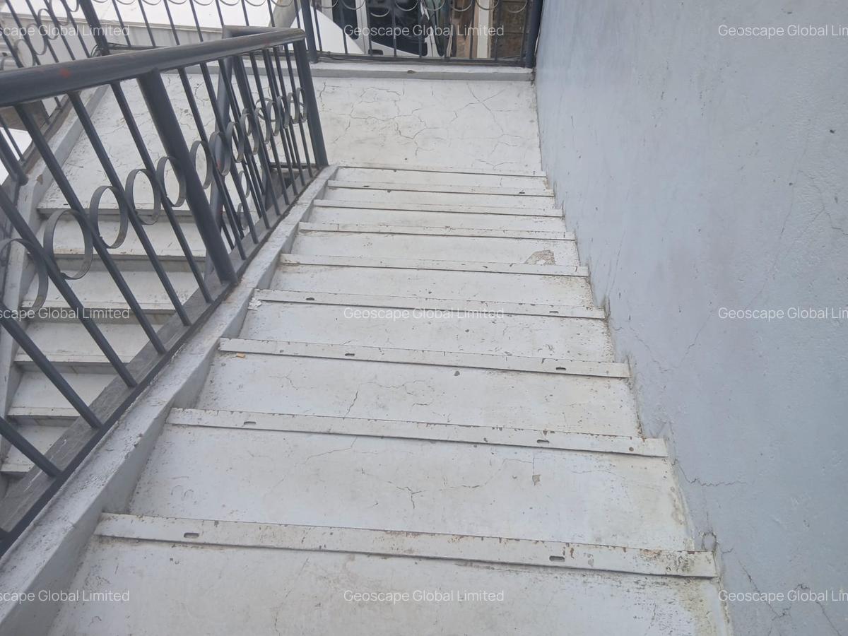 10,500 ft² Warehouse with Parking in Industrial Area - 1