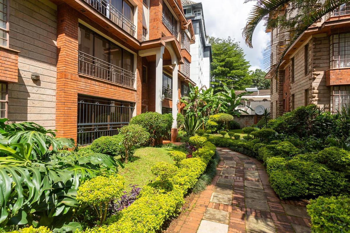 3 Bed Apartment with En Suite in Brookside - 14