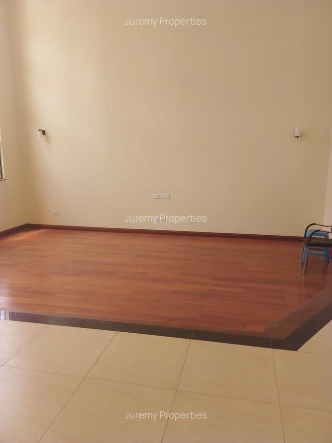 5 Bed Townhouse with En Suite in Lavington - 3