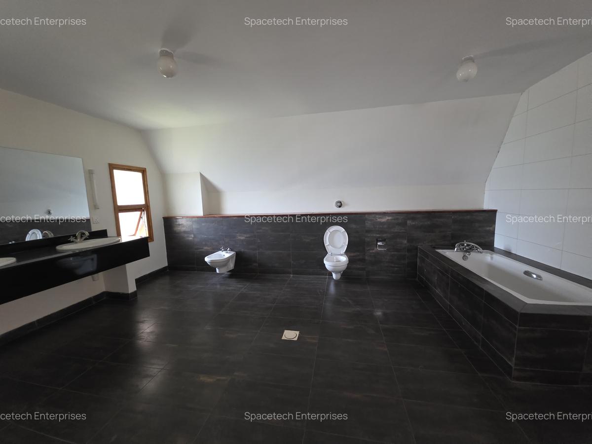 4 Bed Townhouse with En Suite in Karen - 16