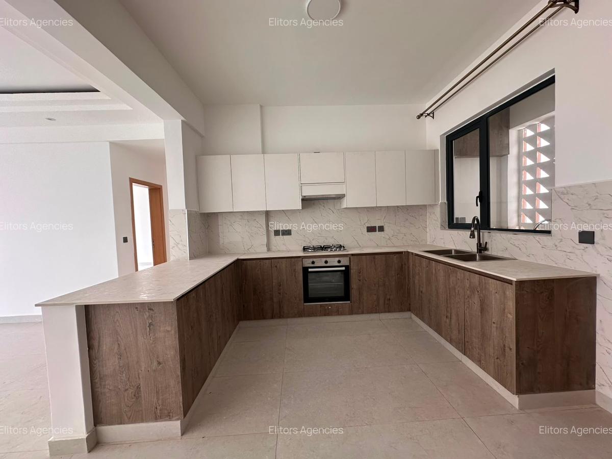 2 Bed Apartment with En Suite at Brookside Drive - 3