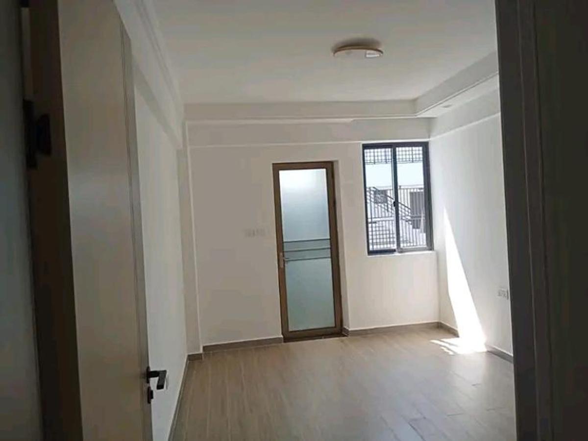 1 Bed Apartment with Gym at Riverside Drive - 5