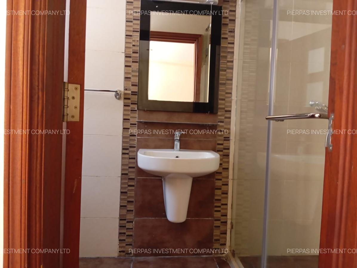 5 Bed Townhouse with En Suite in Lavington - 3