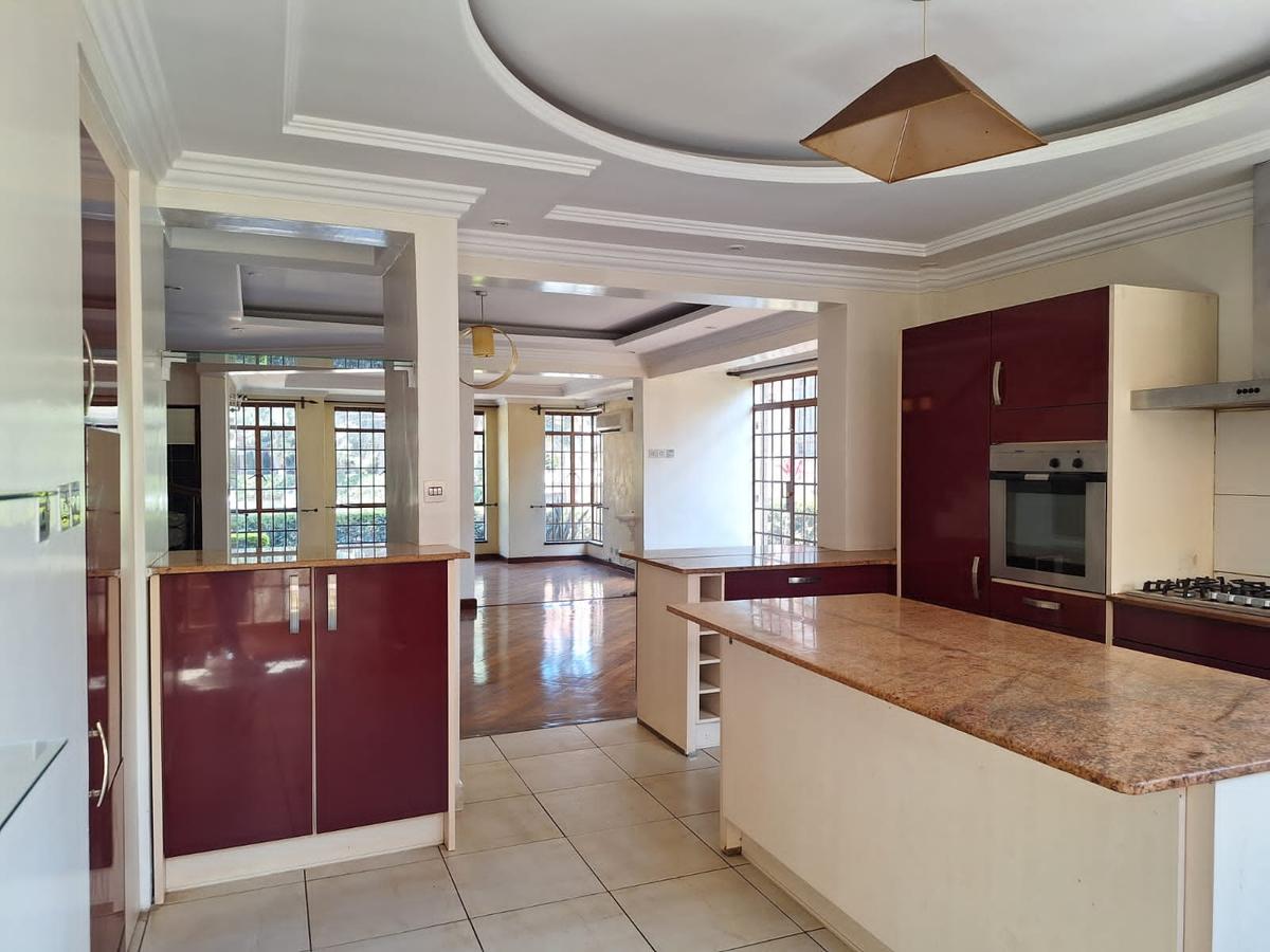 5 Bed Townhouse with En Suite in Lavington - 11