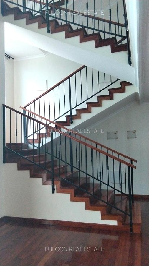 6 Bed Villa with En Suite in Loresho - 13