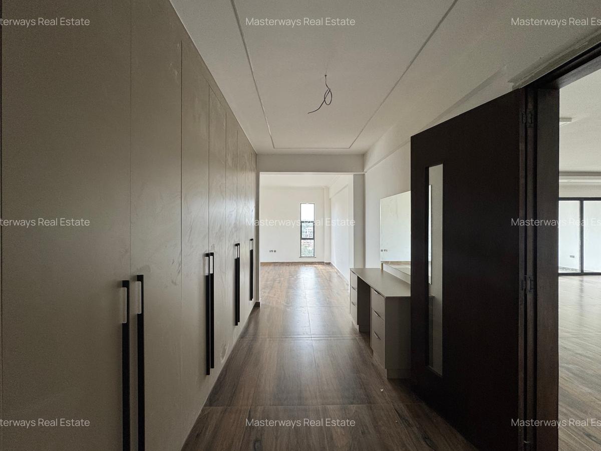 Serviced 3 Bed Apartment with En Suite in Brookside - 6