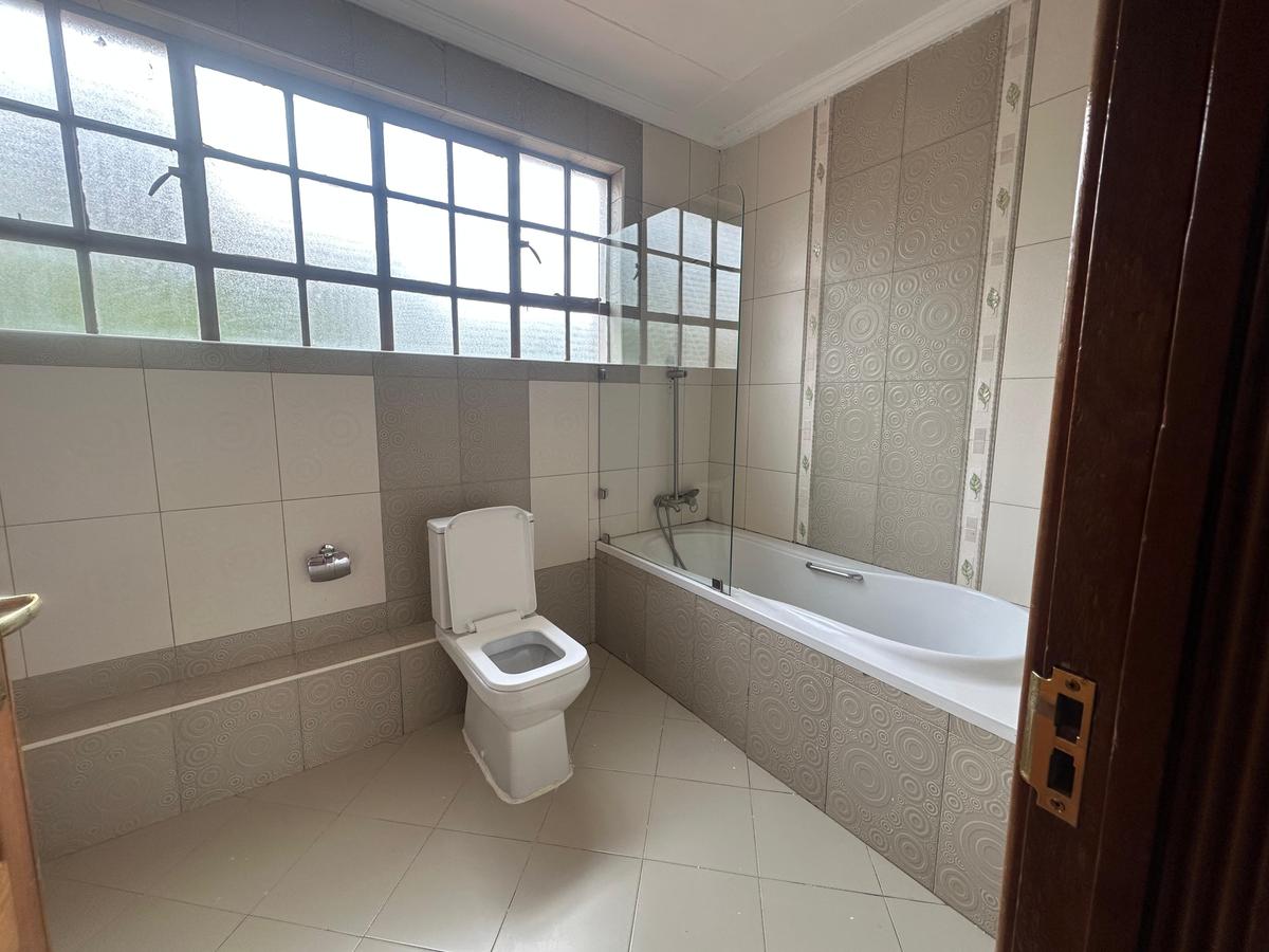 5 Bed Villa with En Suite at Lavington - 18