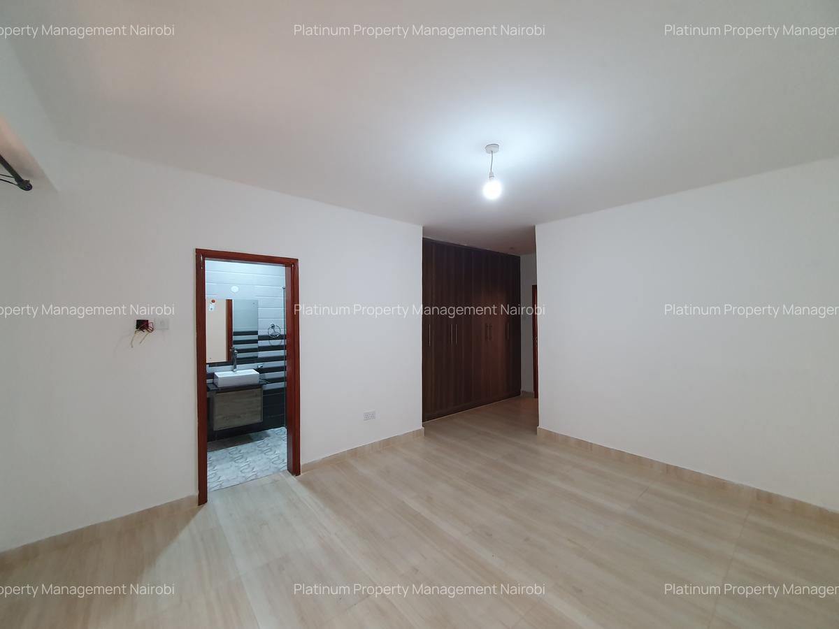 4 Bed Apartment with En Suite in Parklands - 11