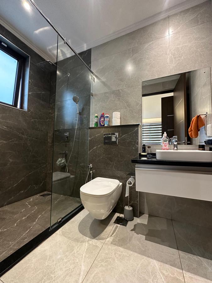 5 Bed Townhouse with En Suite in Westlands Area - 10