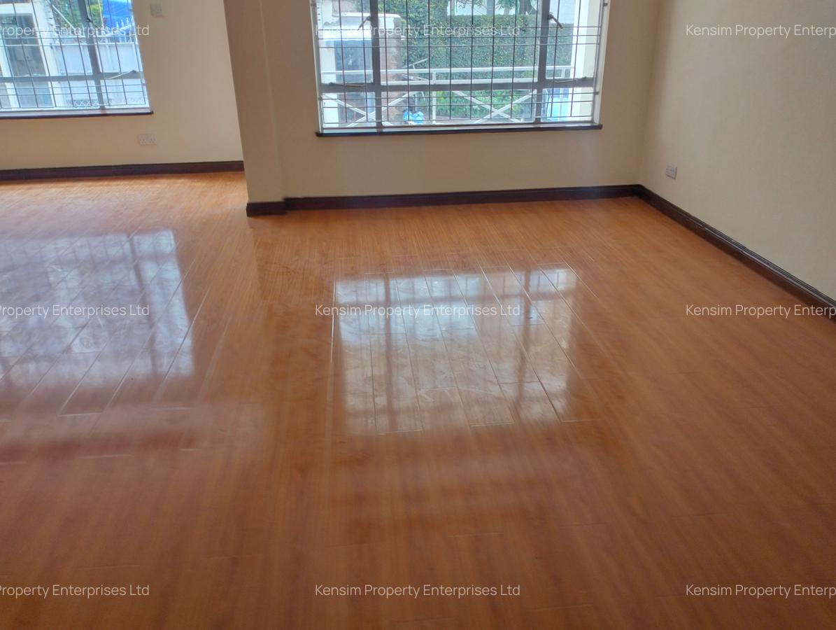 4 Bed Apartment with En Suite in Riverside - 3