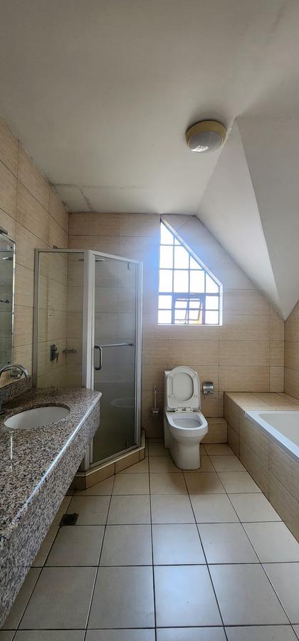 4 Bed Townhouse with En Suite in Lavington - 12