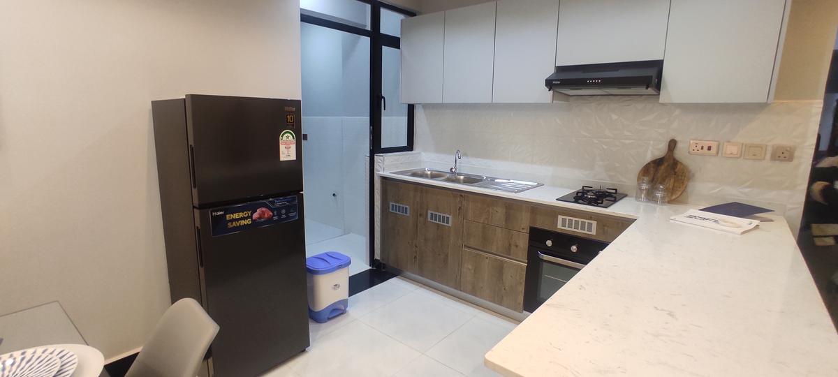 Serviced 1 Bed Apartment with En Suite at 5Th Avenue - 3