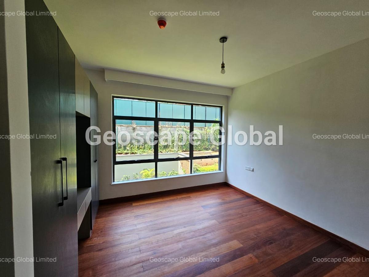 4 Bed Townhouse with En Suite in Rosslyn - 4