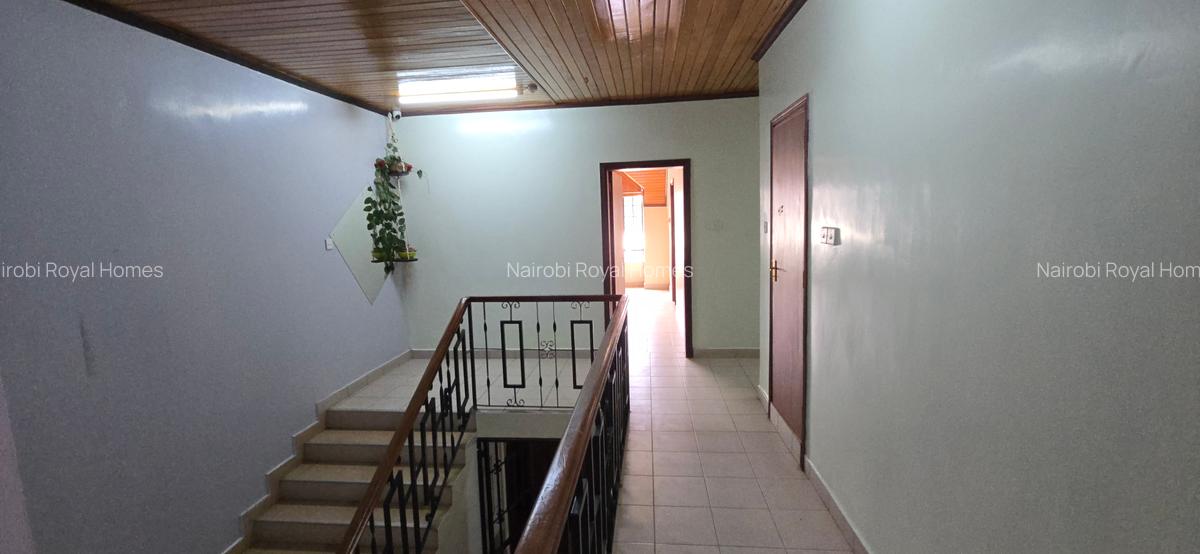5 Bed Townhouse with En Suite at Lavington Road Green - 11