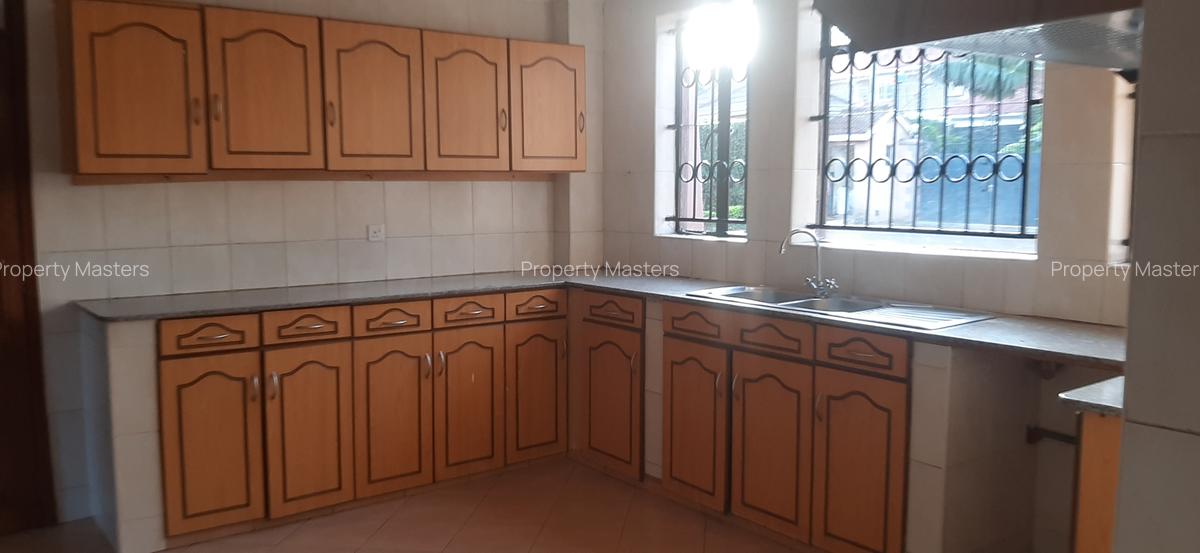 5 Bed House with En Suite at Duom Palm Street - 6