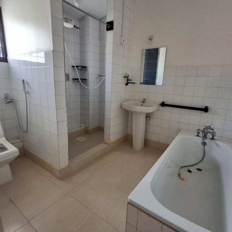 4 Bed Townhouse with En Suite at Nyali - 14