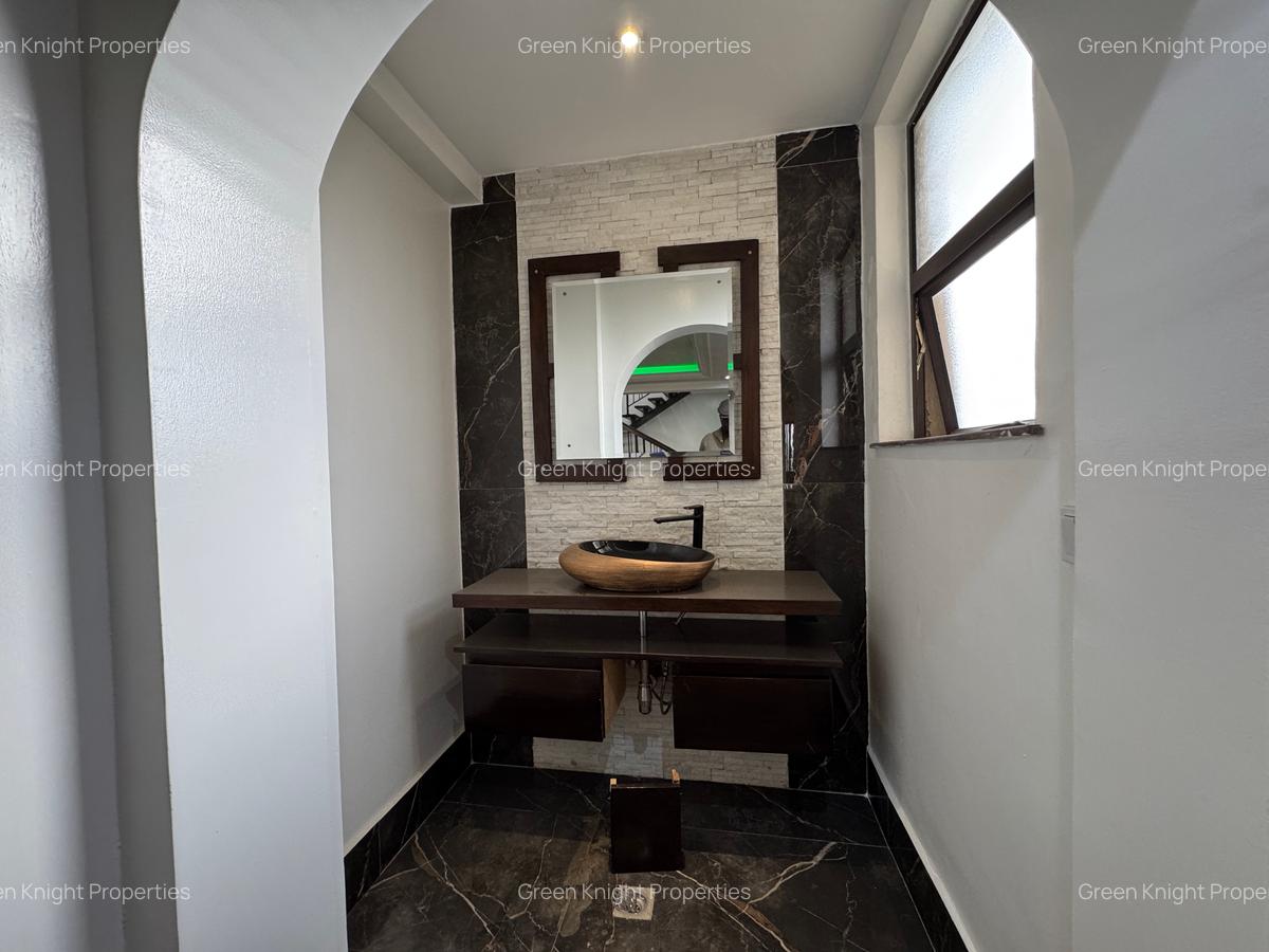 Serviced 4 Bed Apartment with En Suite in Kileleshwa - 9