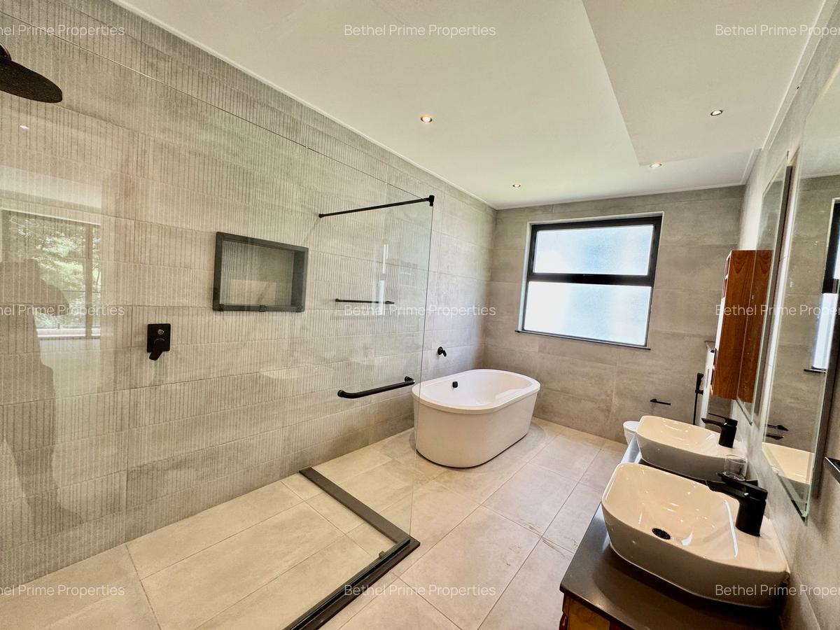 4 Bed Apartment with En Suite in Spring Valley - 15