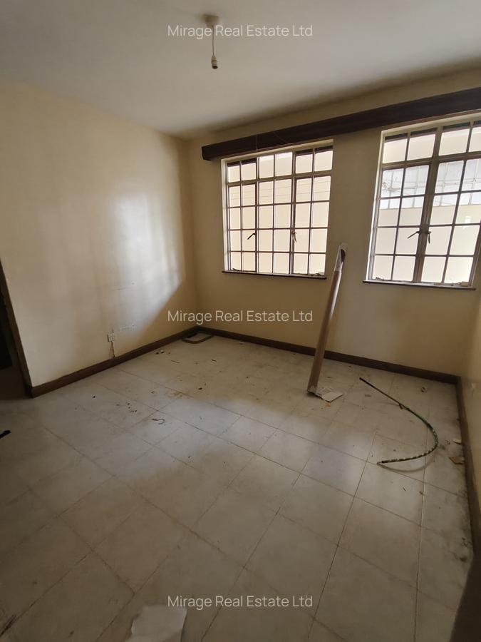 3 Bed Apartment with En Suite in Lavington - 7
