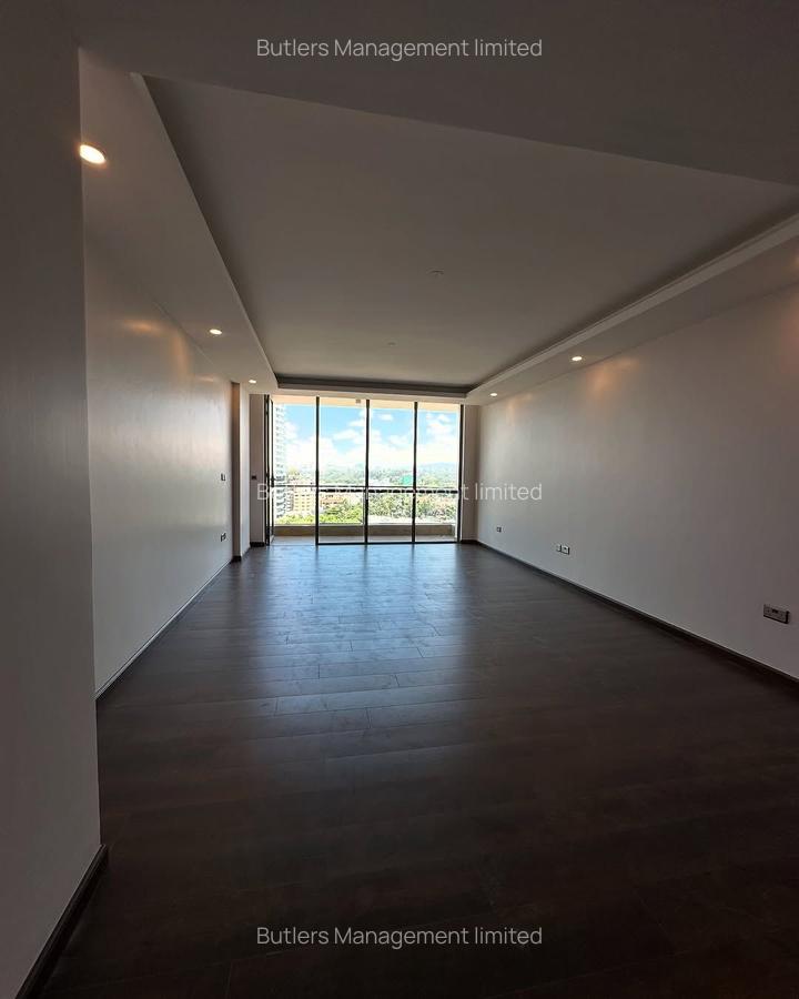 3 Bed Apartment with En Suite in Brookside - 1