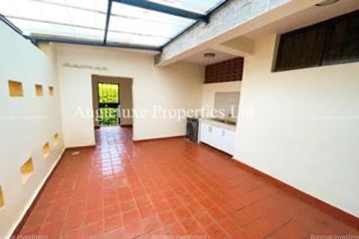 4 Bed Townhouse with En Suite at Runda Mumwe - 11