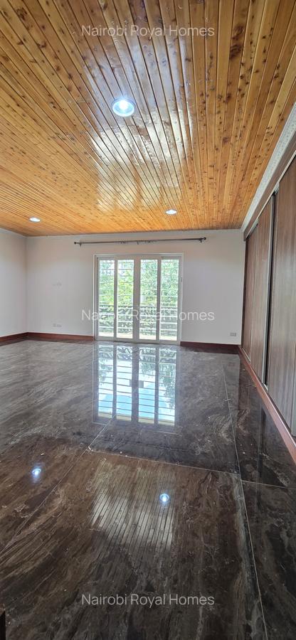 5 Bed Townhouse with En Suite at Rosslyn Lone Tree - 9