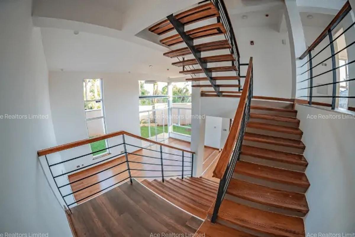 4 Bed Townhouse with En Suite at Lavington - 13