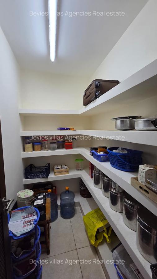 3 Bed Apartment with En Suite in General Mathenge - 10