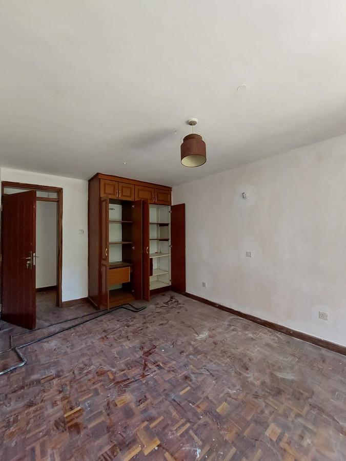 5 Bed Townhouse with En Suite in Lavington - 14