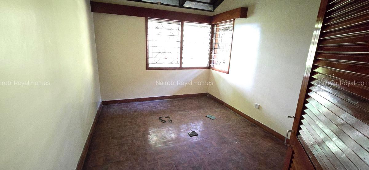 4 Bed House with En Suite at Lakeview Avenue - 13